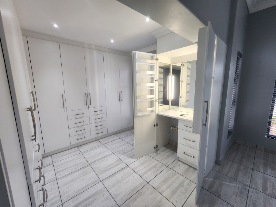 3 Bedroom Property for Sale in Hartenbos Central Western Cape